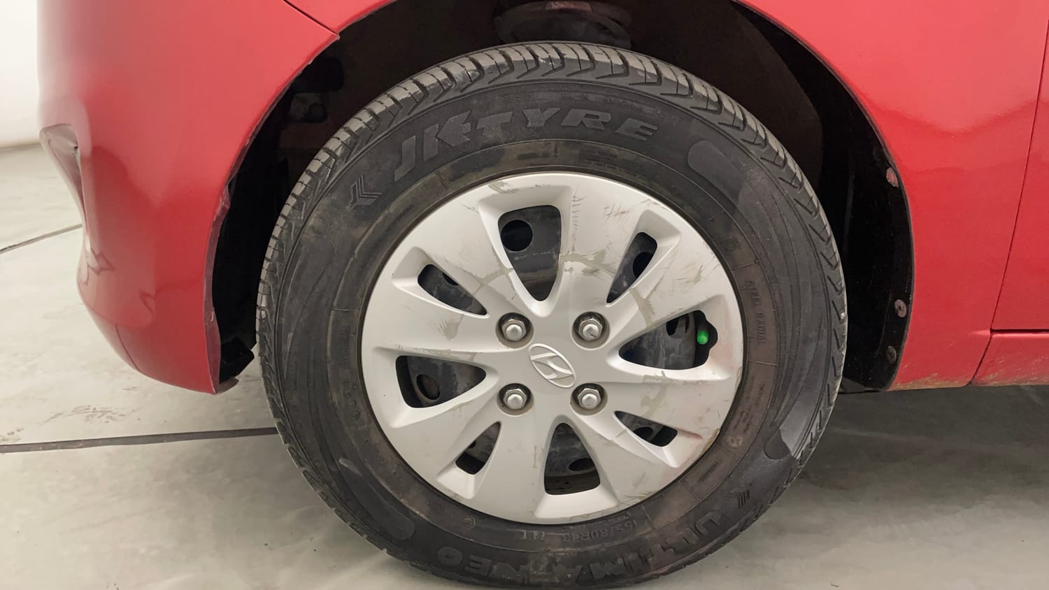 Used 2012 Hyundai i10 Sportz 1.2 AT Kappa2 Petrol Automatic tyres LEFT FRONT TYRE RIM VIEW