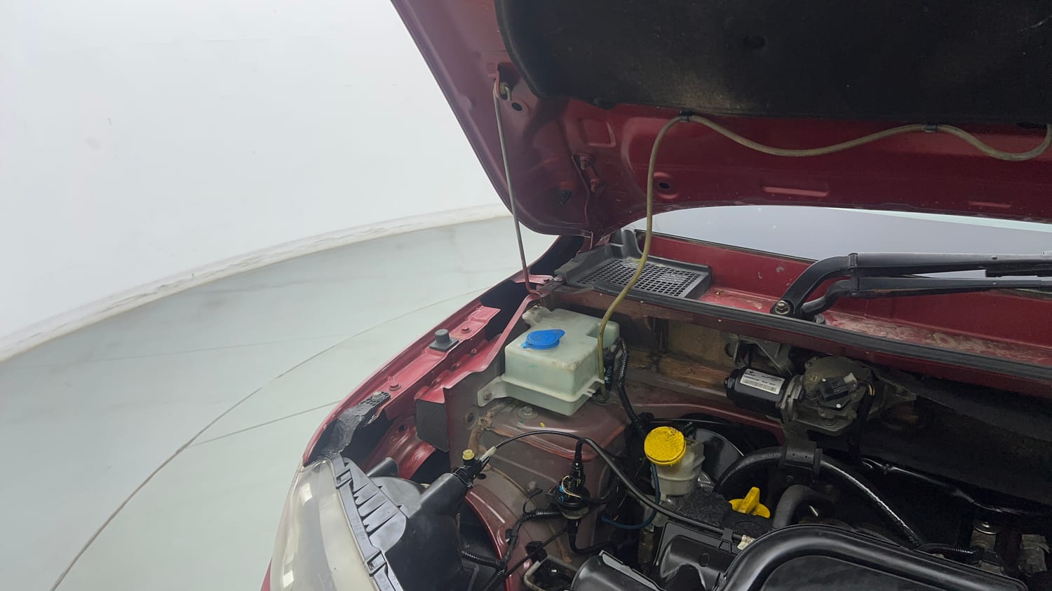Used 2018 Renault Kwid 1.0 RXT Petrol Manual engine ENGINE RIGHT SIDE HINGE & APRON VIEW