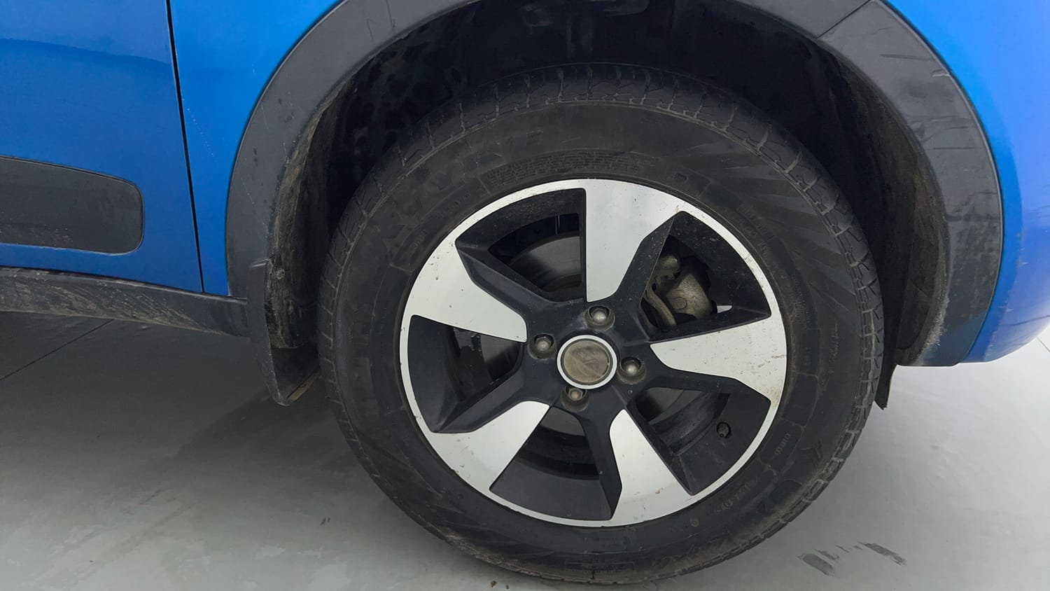Used 2020 Tata Nexon XZ Plus Petrol Manual tyres RIGHT FRONT TYRE RIM VIEW