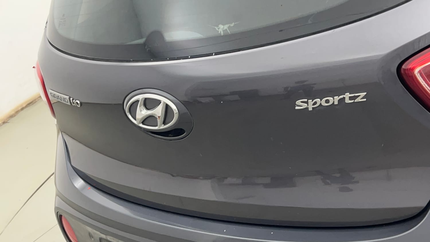 Used 2018 Hyundai Grand i10 Sportz 1.2 Kappa VTVT Petrol Manual dents MINOR SCRATCH