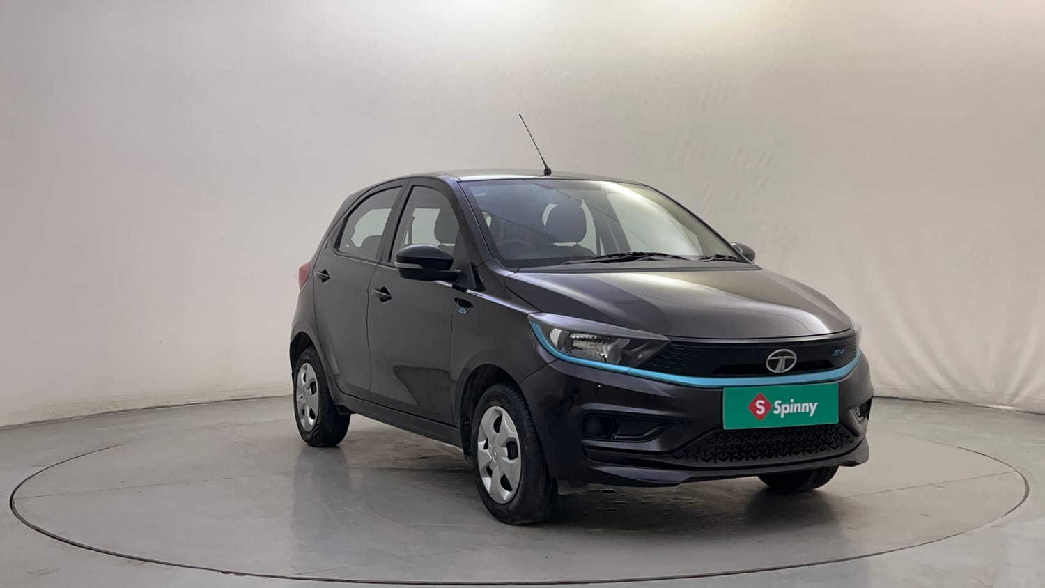 Used 2024 Tata Tiago EV XT Medium Range Electric Automatic exterior RIGHT FRONT CORNER VIEW