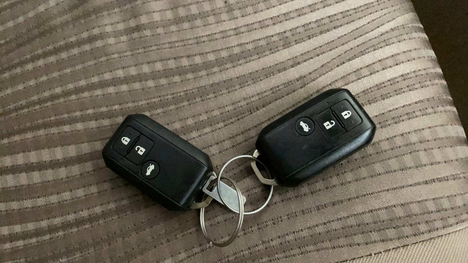 Used 2017 Maruti Suzuki Dzire ZXi Plus Petrol Manual extra CAR KEY VIEW