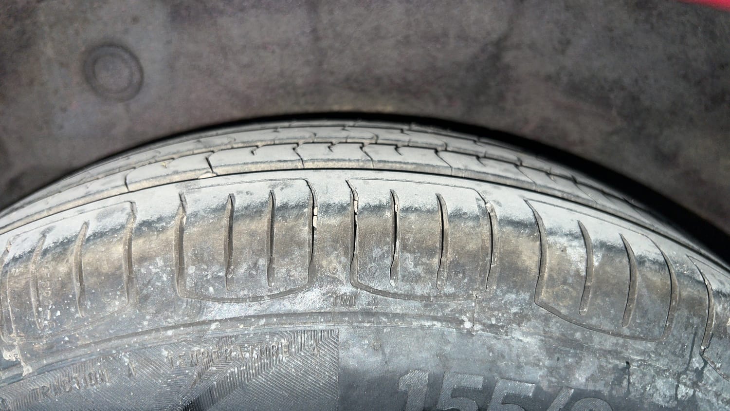 Used 2016 Hyundai i10 Magna 1.1 iRDE2 Petrol Manual tyres RIGHT REAR TYRE TREAD VIEW