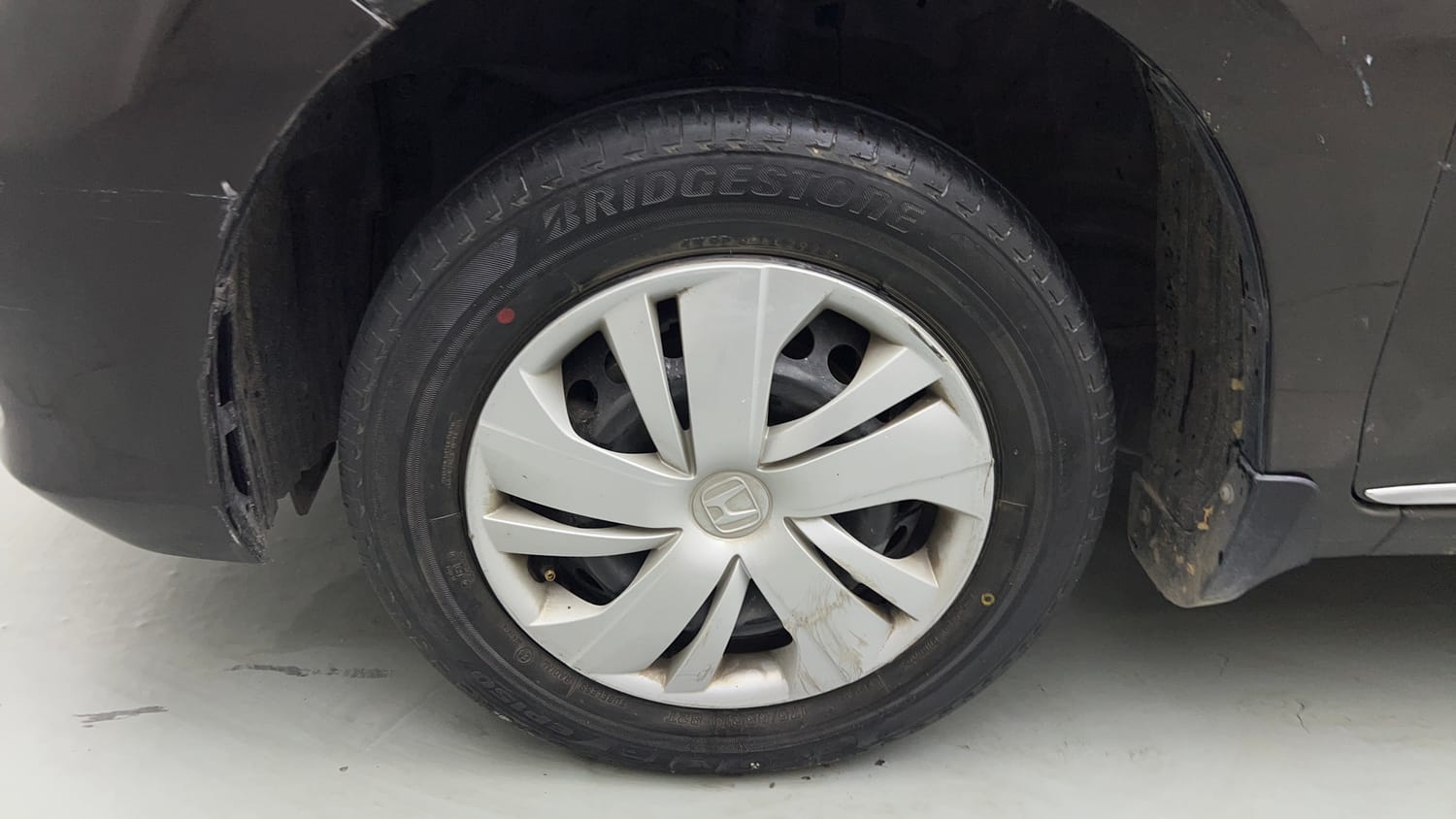Used 2024 Honda Amaze S 1.2 Petrol MT Petrol Manual tyres LEFT FRONT TYRE RIM VIEW