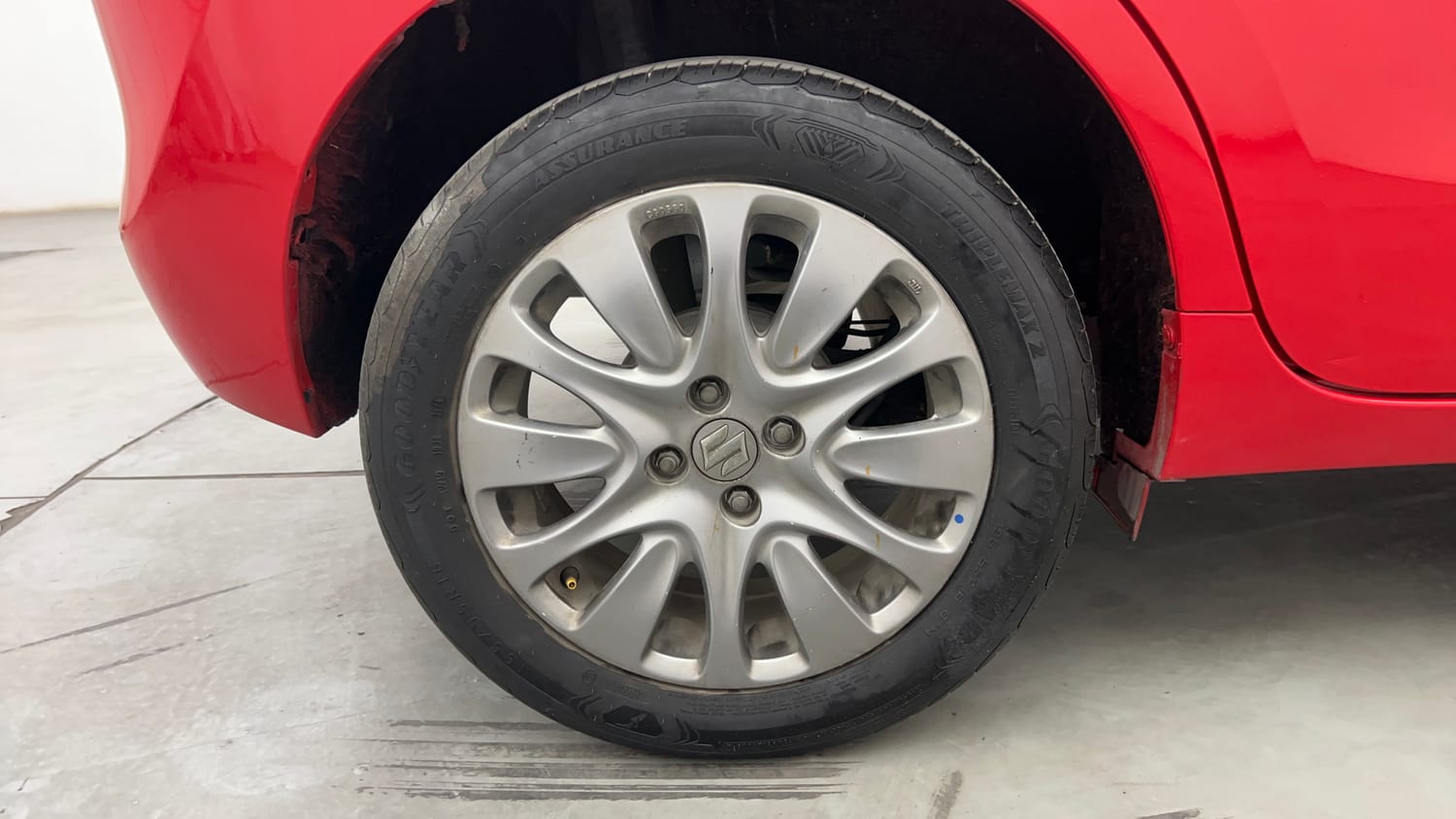 Used 2018 Maruti Suzuki Baleno Alpha 1.2 Petrol Manual tyres RIGHT REAR TYRE RIM VIEW