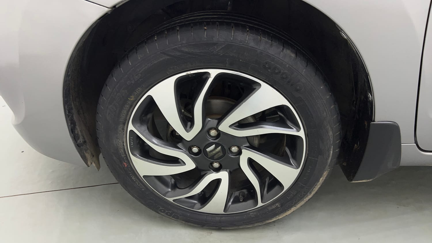 Used 2021 Maruti Suzuki Baleno Zeta Petrol Manual tyres LEFT FRONT TYRE RIM VIEW