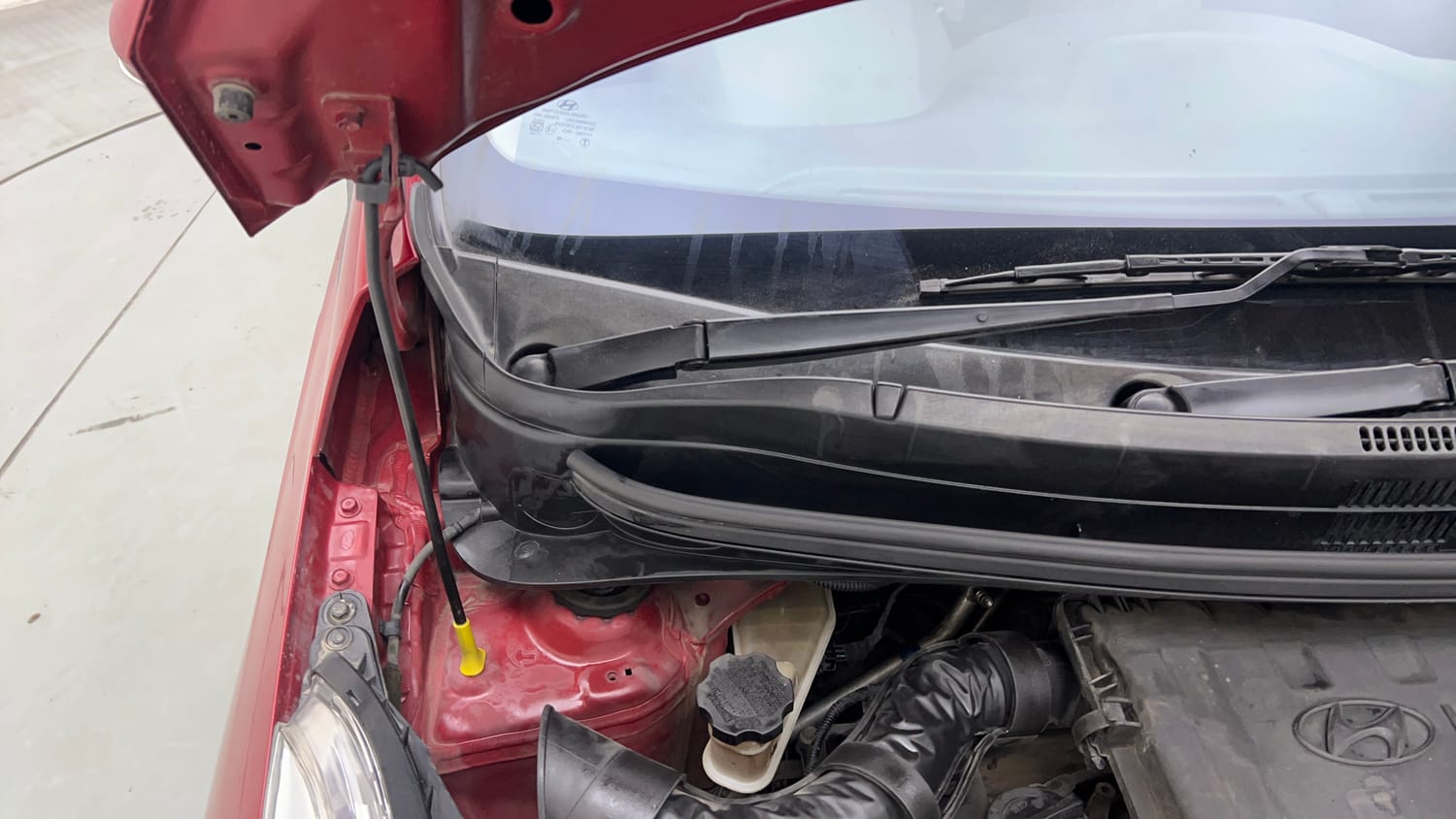 Used 2018 Hyundai Grand i10 Sportz (O) AT 1.2 Kappa VTVT Petrol Automatic engine ENGINE RIGHT SIDE HINGE & APRON VIEW