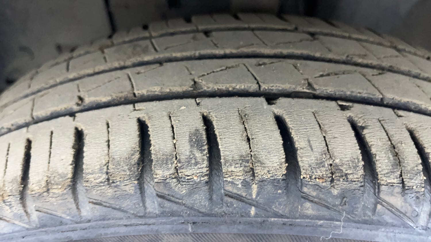 Used 2020 Renault Kwid CLIMBER 1.0 AMT Opt Petrol Automatic tyres LEFT FRONT TYRE TREAD VIEW