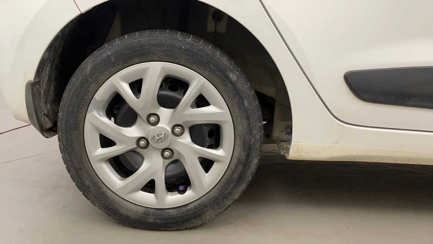 Used 2020 Hyundai Grand i10 Sportz 1.2 Kappa VTVT Petrol Manual tyres RIGHT REAR TYRE RIM VIEW