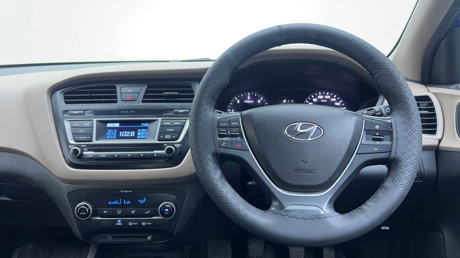 Used 2015 Hyundai Elite i20 Asta 1.4 CRDI Diesel Manual interior STEERING VIEW