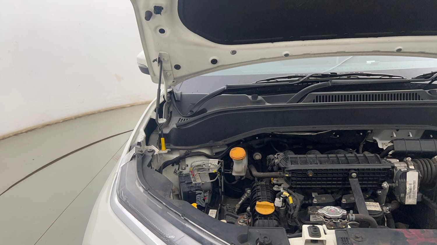 Used 2023 Tata Punch Accomplished MT Petrol Manual engine ENGINE RIGHT SIDE HINGE & APRON VIEW