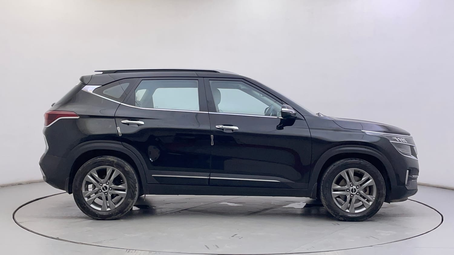 Used 2022 Kia Seltos HTX 1.5 Petrol Manual exterior RIGHT SIDE VIEW