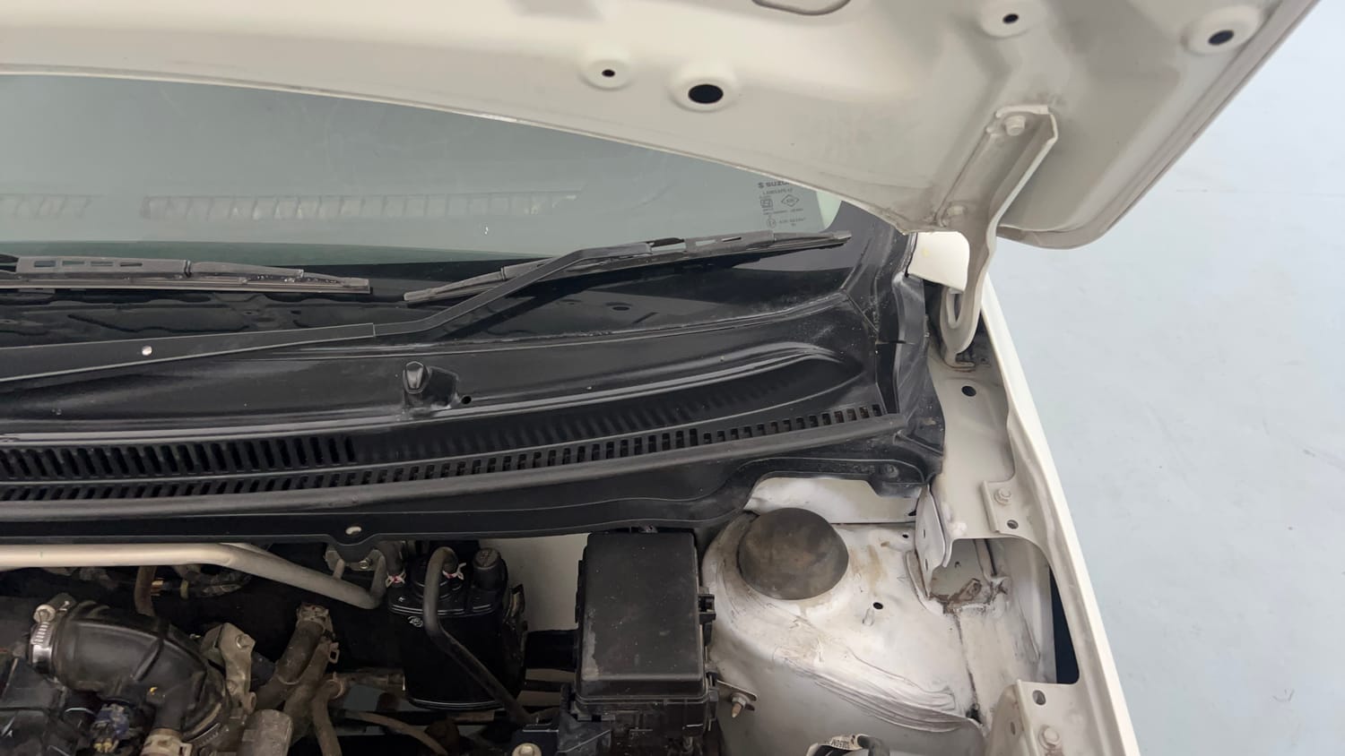 Used 2018 Maruti Suzuki Celerio LXi Petrol Manual engine ENGINE LEFT SIDE HINGE & APRON VIEW