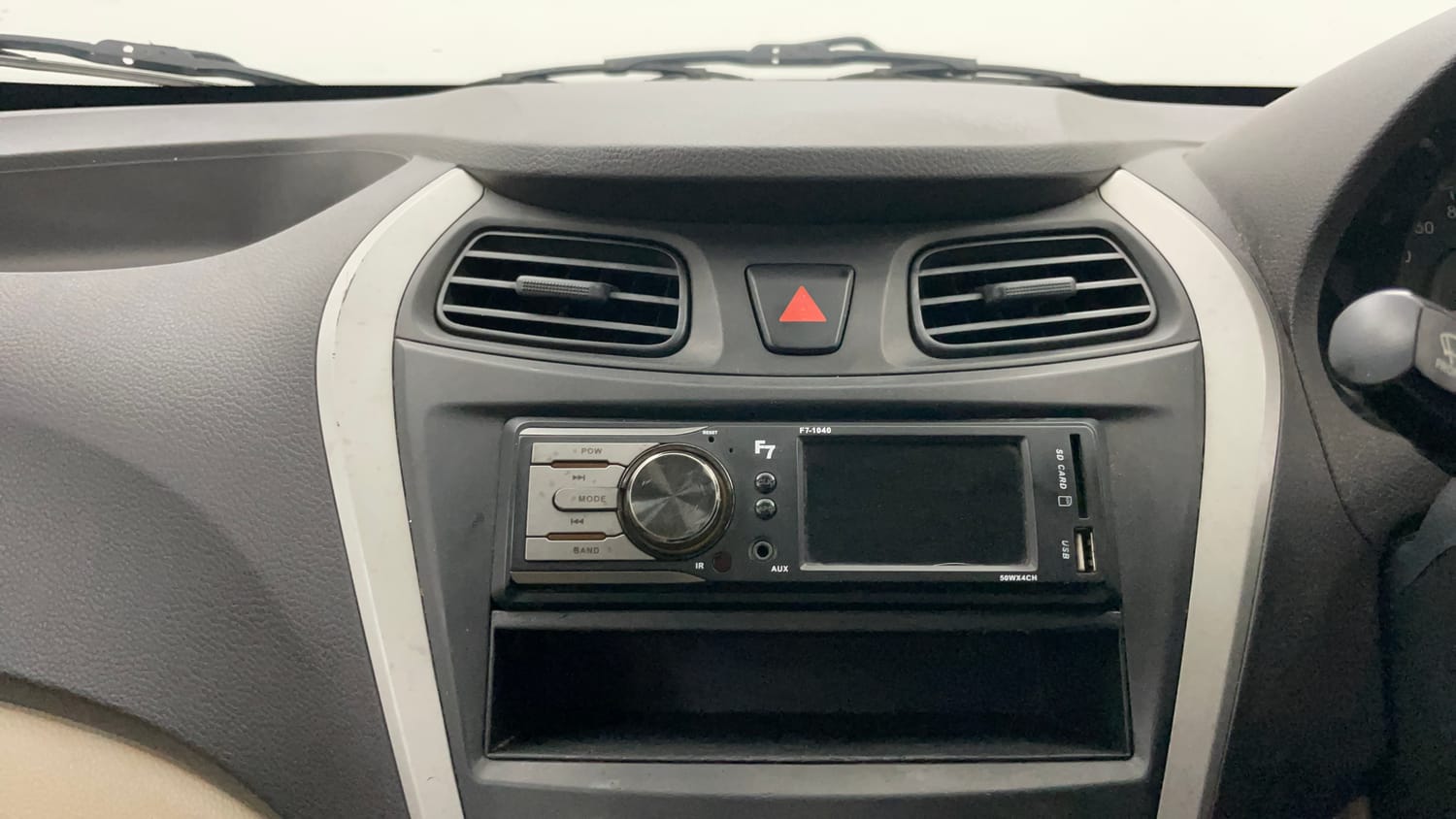 Used 2016 Hyundai Eon Era Petrol Manual interior MUSIC SYSTEM & AC CONTROL VIEW