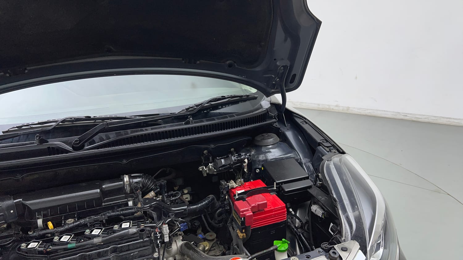 Used 2021 Maruti Suzuki Baleno Zeta Petrol Manual engine ENGINE LEFT SIDE HINGE & APRON VIEW