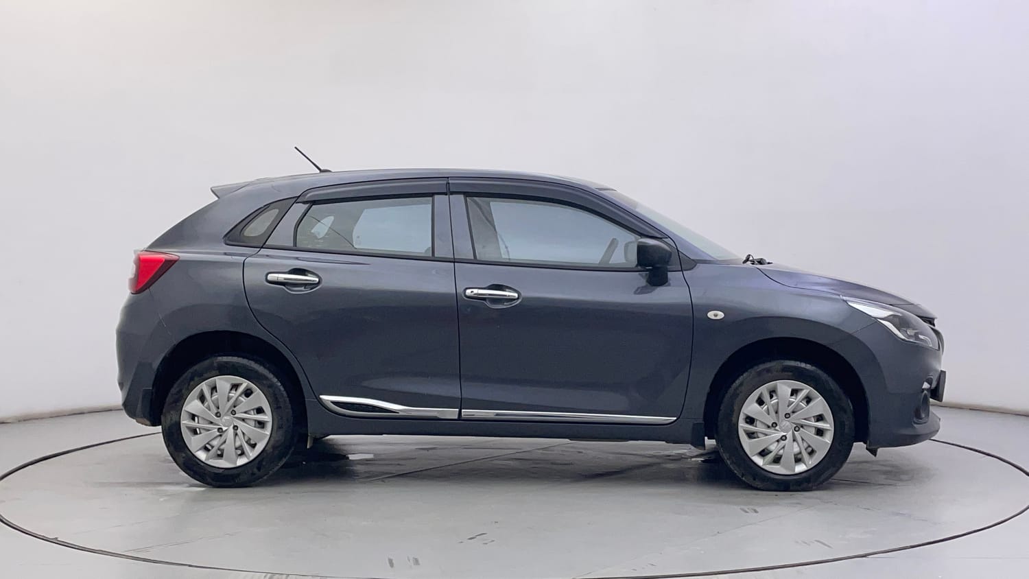 Used 2024 Maruti Suzuki Baleno Sigma MT Petrol Manual exterior RIGHT SIDE VIEW