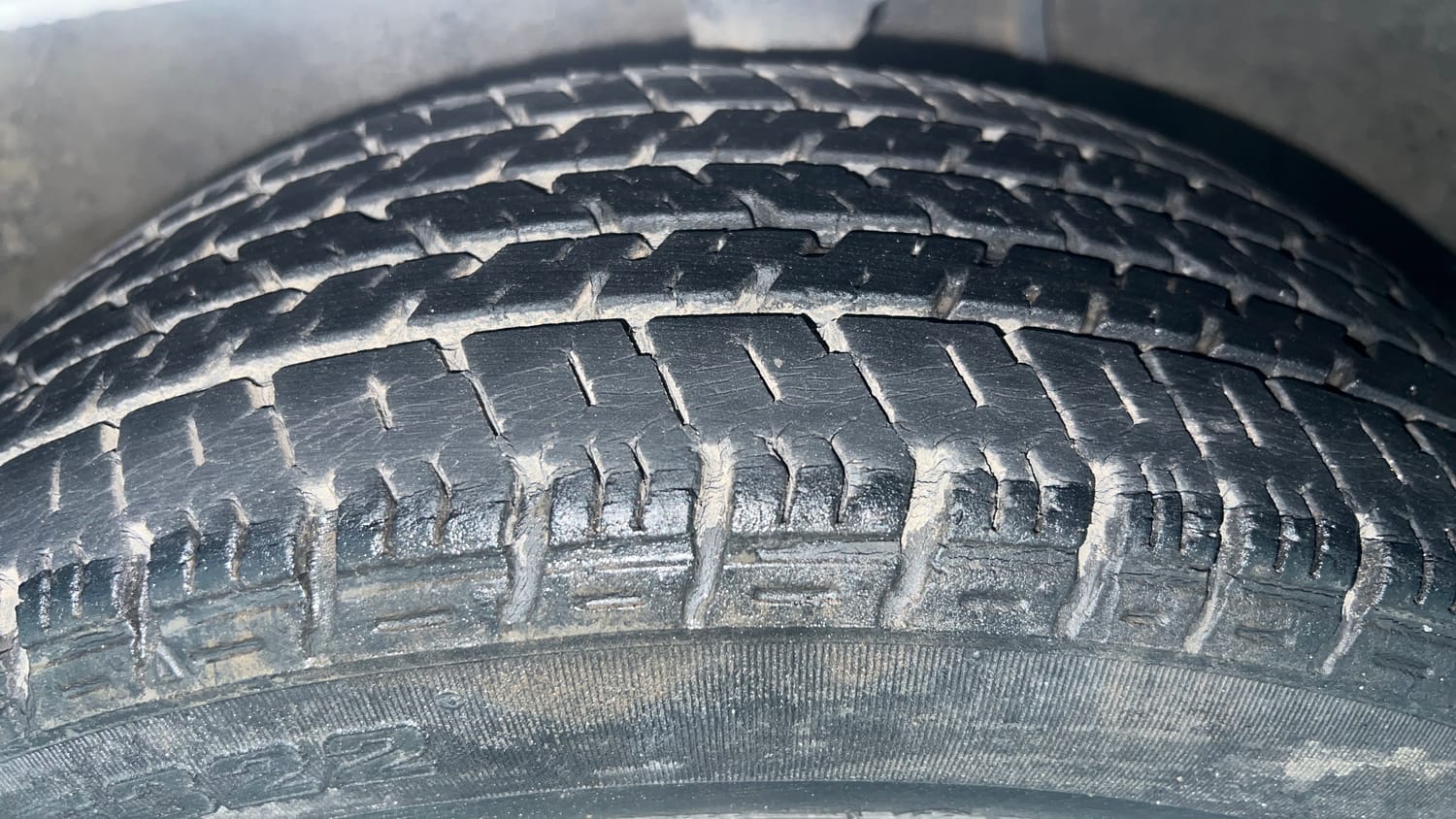 Used 2017 maruti-suzuki Alto K10 VXi (O) AMT Petrol Automatic tyres LEFT FRONT TYRE TREAD VIEW