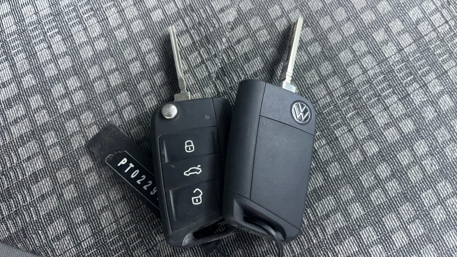 Used 2023 Volkswagen Taigun Highline 1.0 TSI MT Petrol Manual extra CAR KEY VIEW