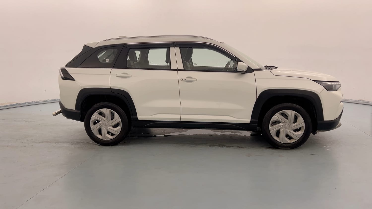Used 2026 Maruti Suzuki Victoris VXI MT 2W Petrol Manual exterior RIGHT SIDE VIEW