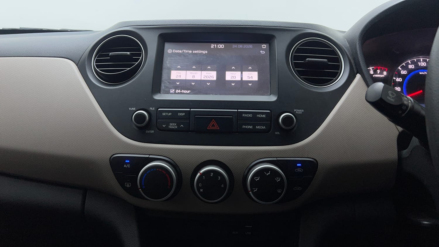 Used 2018 Hyundai Grand i10 Sportz AT 1.2 Kappa VTVT Petrol Automatic top_features Integrated (in-dash) music system