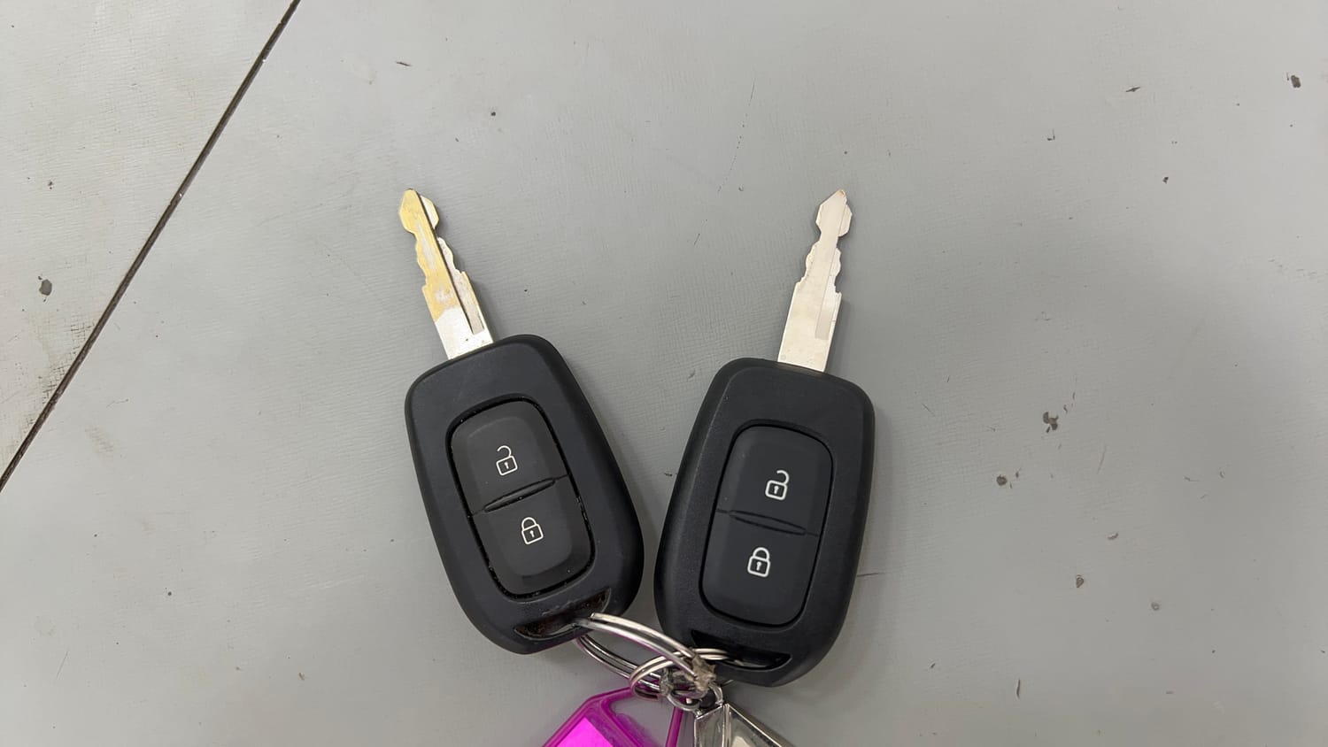 Used 2022 Renault Kwid RXT 1.0 (O) Petrol Manual extra CAR KEY VIEW