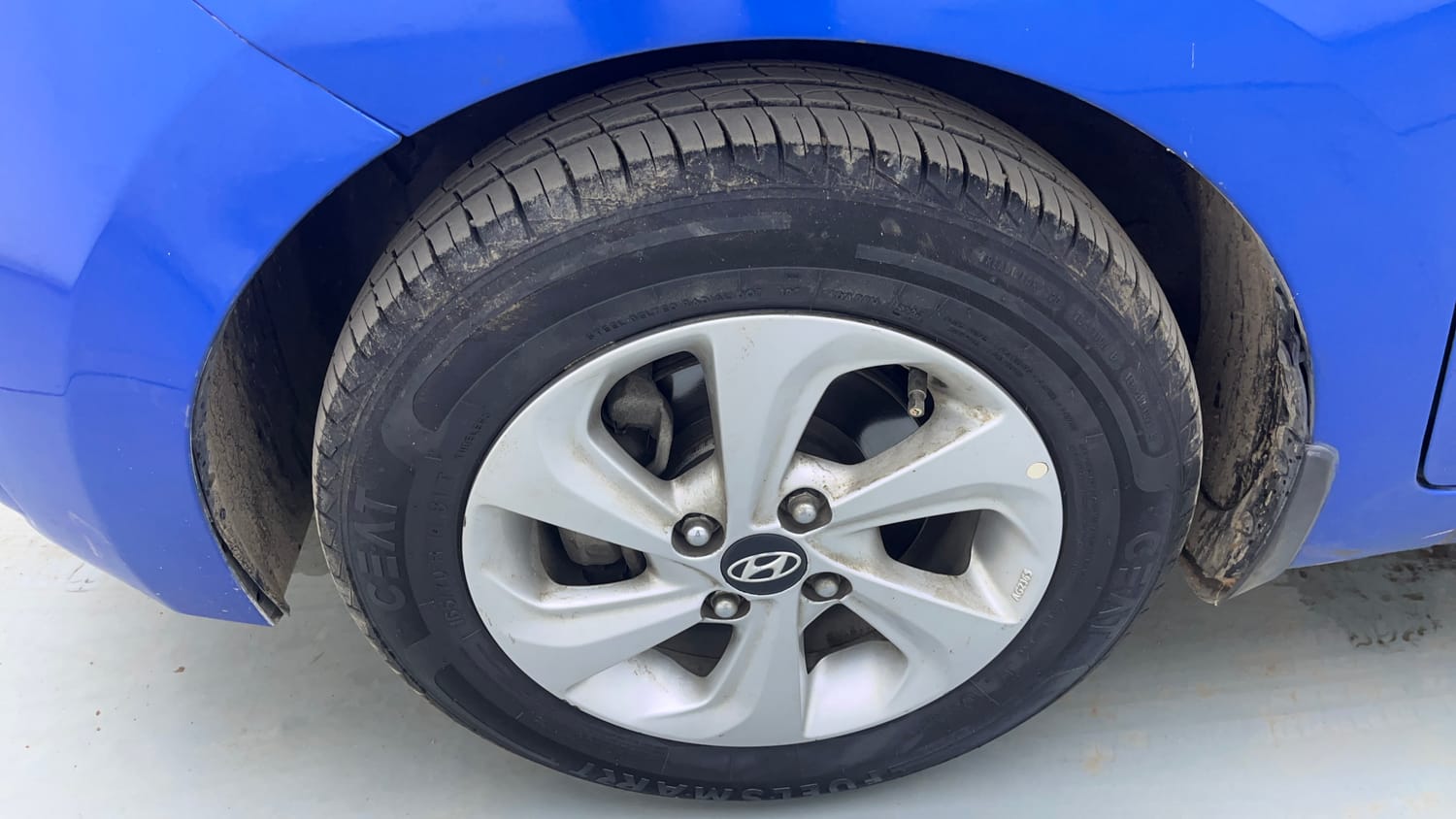 Used 2018 Hyundai Xcent SX Petrol Manual tyres LEFT FRONT TYRE RIM VIEW