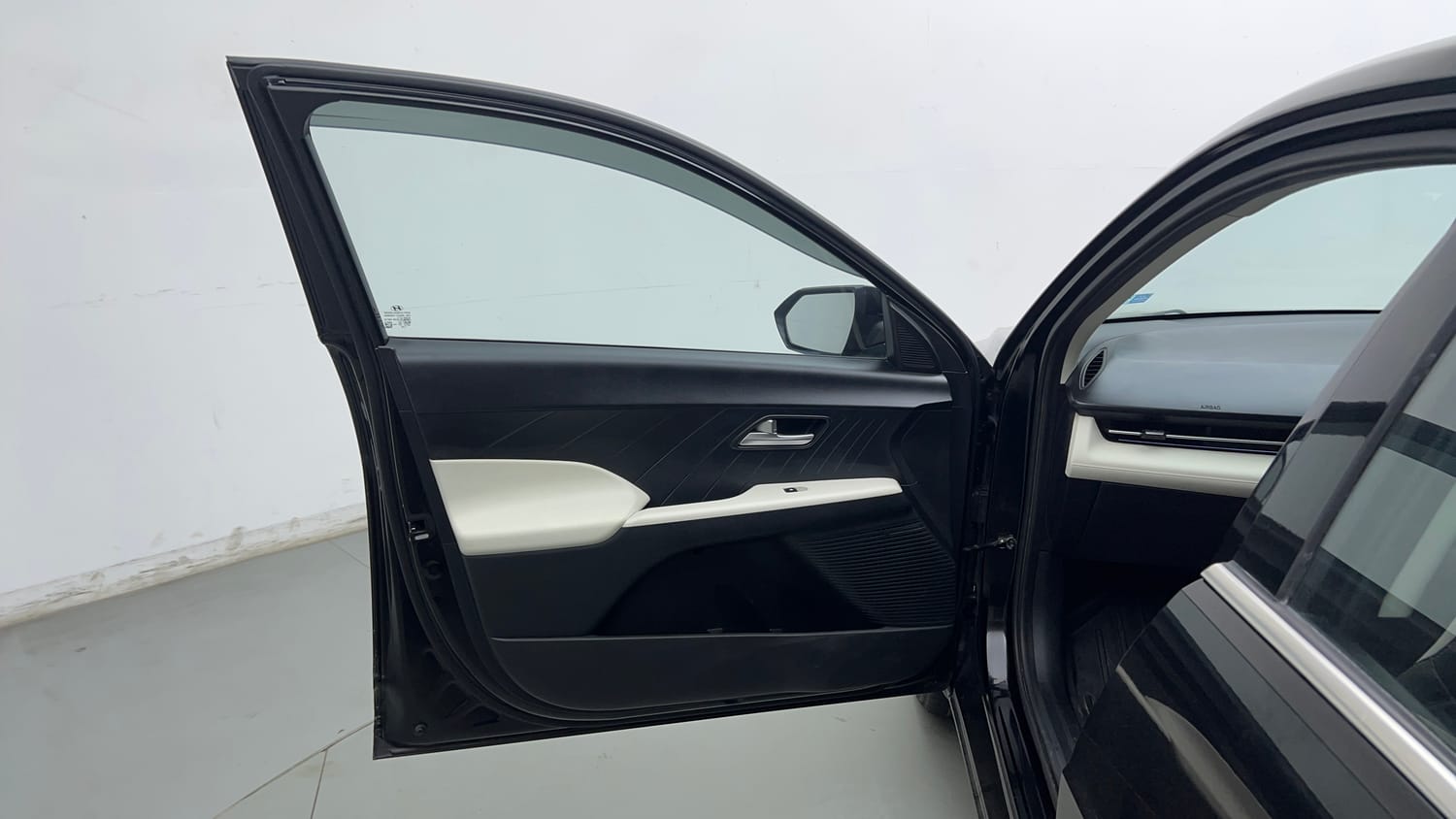 Used 2024 Hyundai Verna SX 1.5 Petrol MT Petrol Manual interior LEFT FRONT DOOR OPEN VIEW