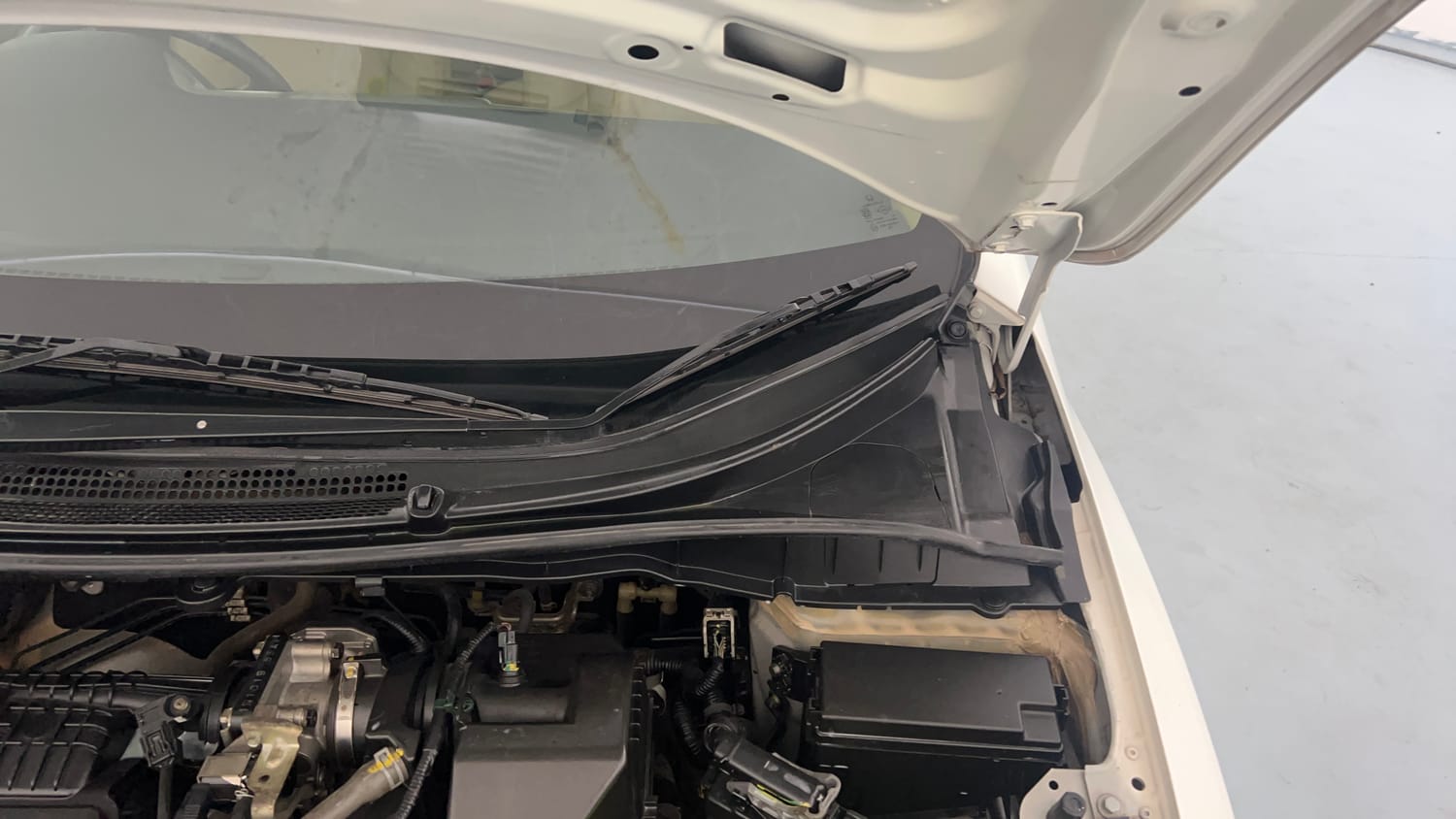 Used 2020 Honda City ZX Petrol Petrol Manual engine ENGINE LEFT SIDE HINGE & APRON VIEW