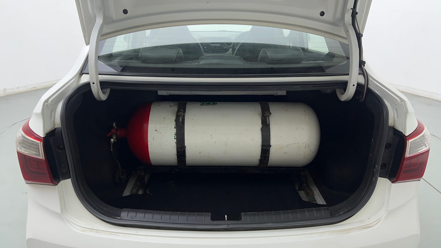 Used 2019 Hyundai Xcent S Petrol+cng(outside fitted) Cng Manual interior DICKY INSIDE VIEW