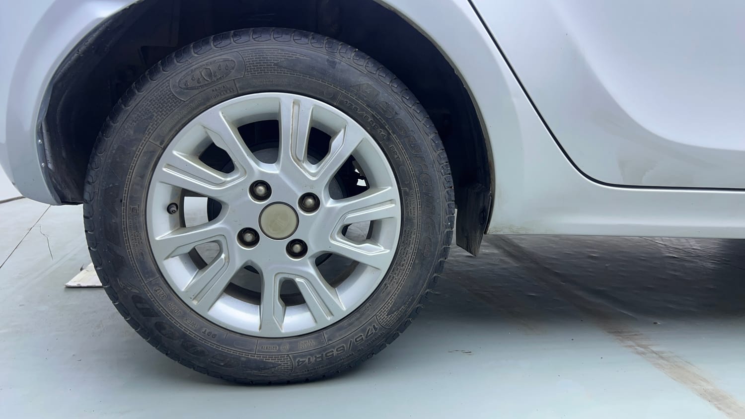Used 2017 Tata Tiago Revotron XZA Petrol Automatic tyres RIGHT REAR TYRE RIM VIEW
