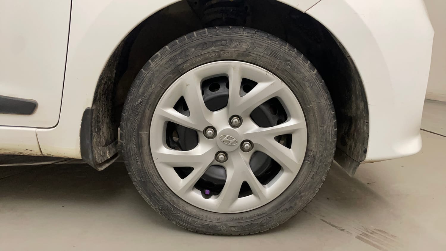 Used 2020 Hyundai Grand i10 Sportz 1.2 Kappa VTVT Petrol Manual tyres RIGHT FRONT TYRE RIM VIEW