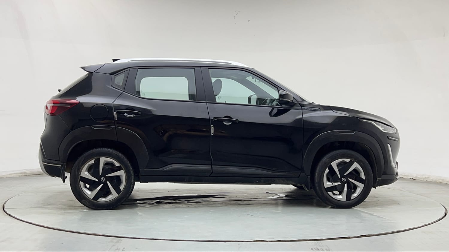 Used 2023 Nissan Magnite Geza Edition Petrol Manual exterior RIGHT SIDE VIEW