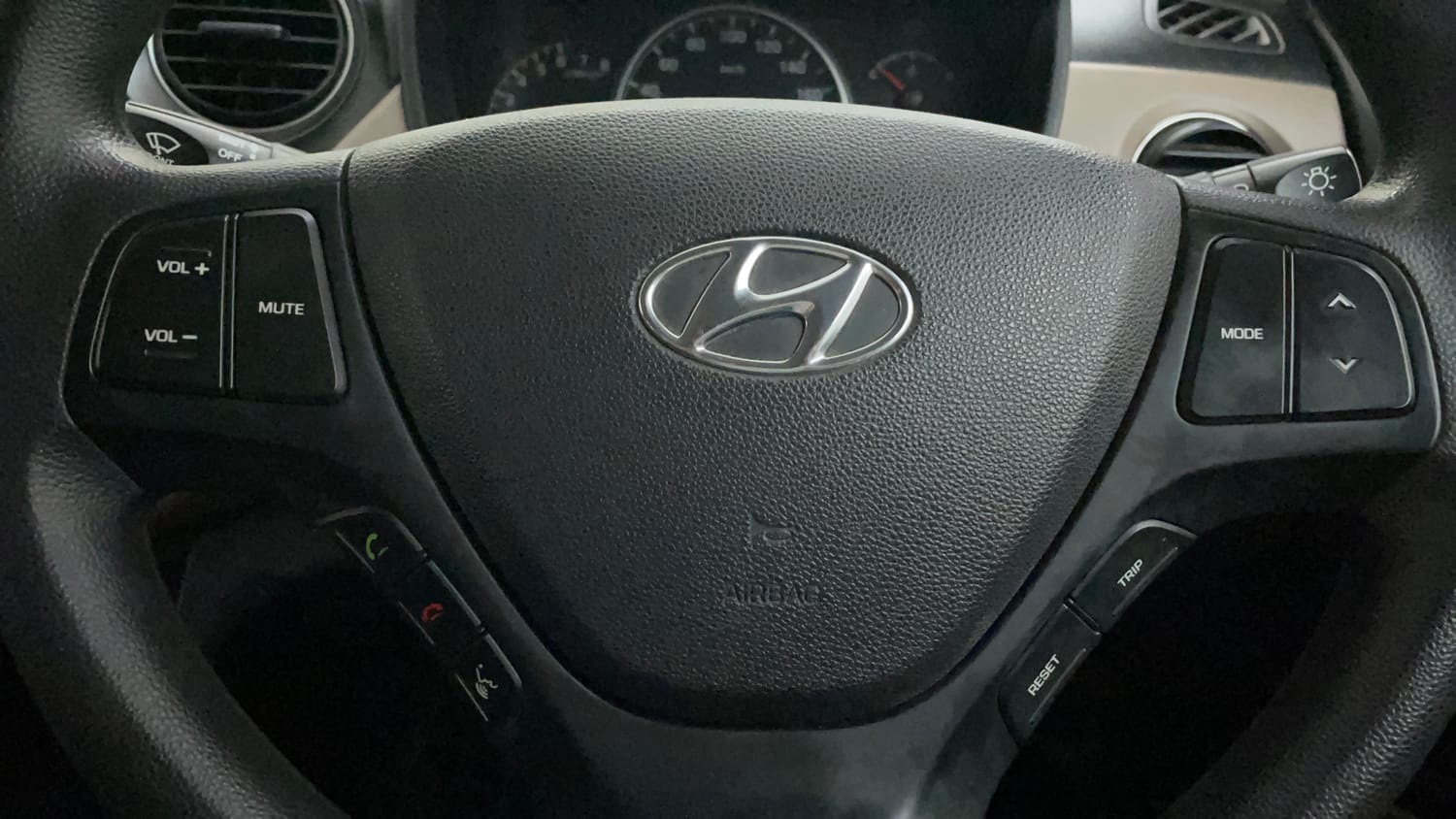 Used 2020 Hyundai Grand i10 Sportz 1.2 Kappa VTVT Petrol Manual top_features Airbags