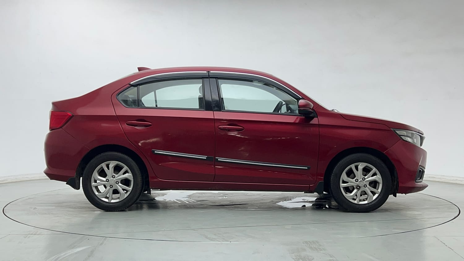 Used 2018 Honda Amaze 1.2 V CVT Petrol Petrol Automatic exterior RIGHT SIDE VIEW