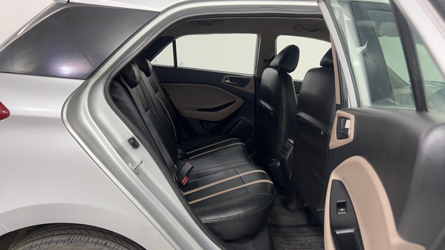 Used 2017 Hyundai Elite i20 Asta 1.2 (O) Petrol Manual interior RIGHT SIDE REAR DOOR CABIN VIEW