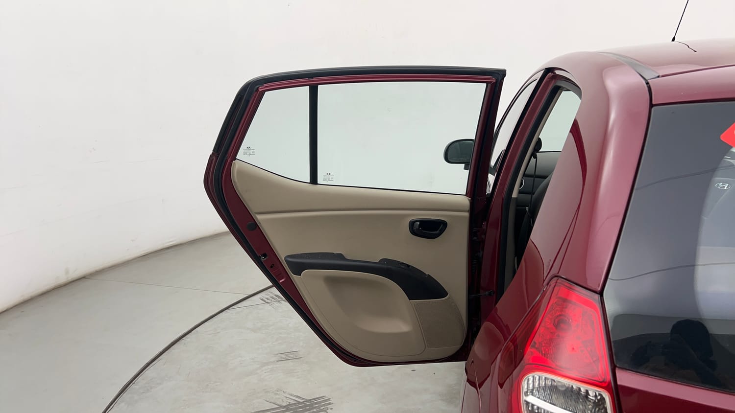 Used 2016 Hyundai i10 Magna 1.1 iRDE2 Petrol Manual interior LEFT REAR DOOR OPEN VIEW
