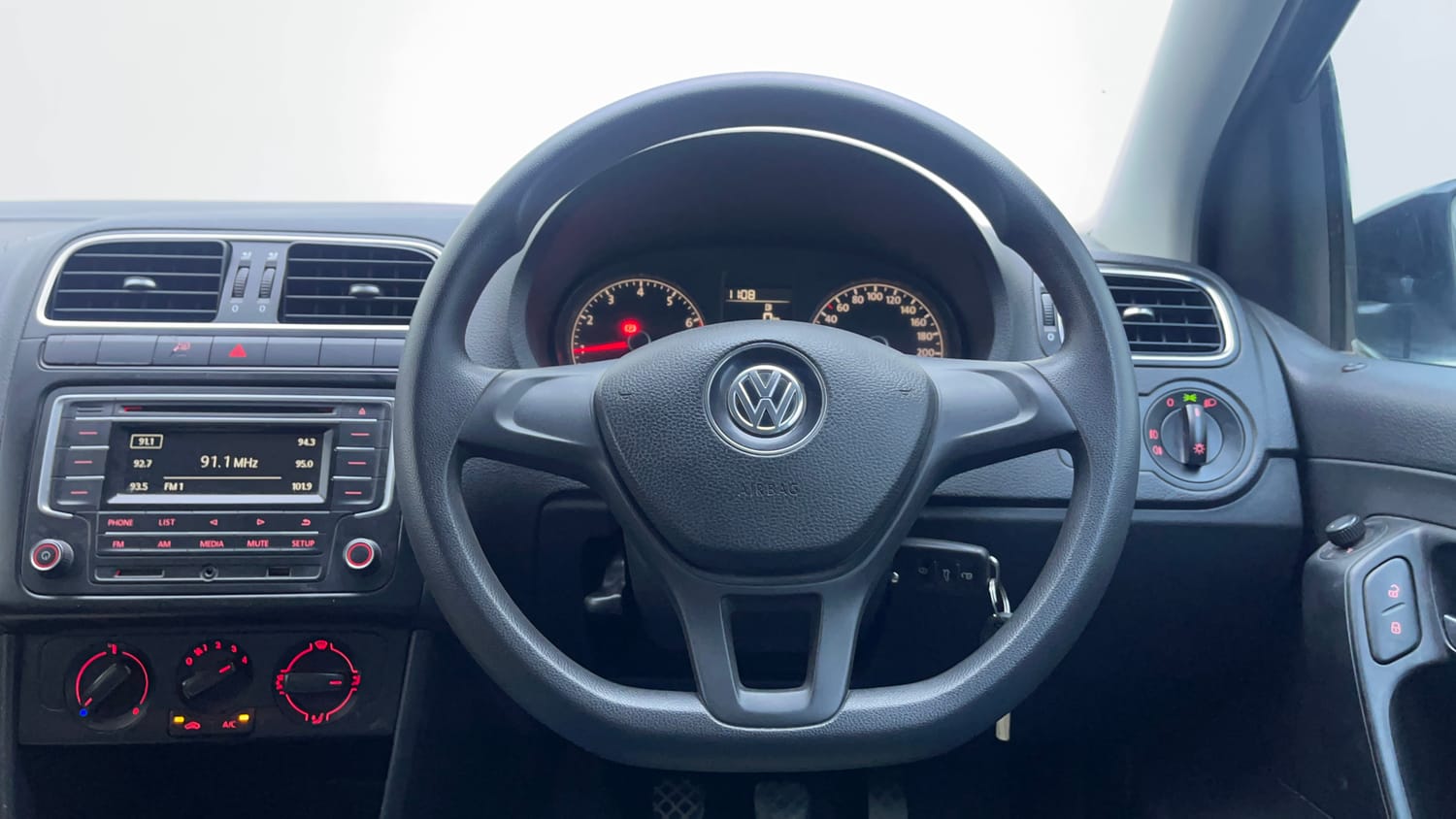 Used 2016 Volkswagen Polo Comfortline 1.2L (P) Petrol Manual interior STEERING VIEW