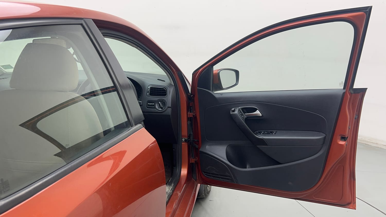 Used 2016 Volkswagen Polo Comfortline 1.2L (P) Petrol Manual interior RIGHT FRONT DOOR OPEN VIEW