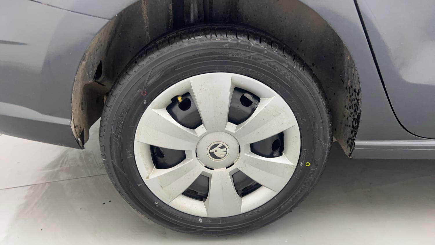 Used 2020 Skoda Rapid Active 1.0 TSI MT Petrol Manual tyres RIGHT REAR TYRE RIM VIEW