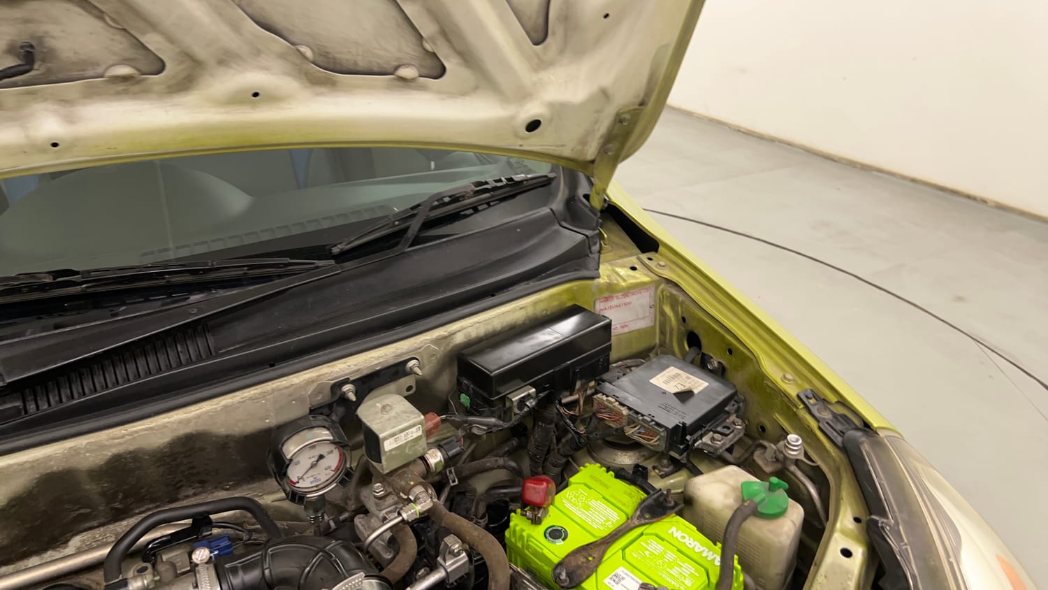 Used 2017 Maruti Suzuki Alto 800 LXi CNG (O) Cng Manual engine ENGINE LEFT SIDE HINGE & APRON VIEW