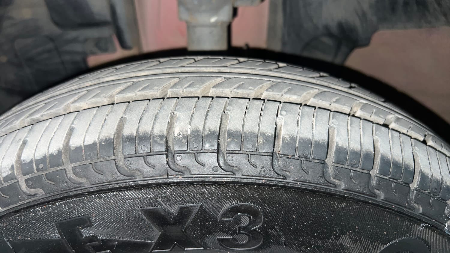 Used 2019 Renault Kwid RXT (O) 1.0 SCE Edition Petrol Manual tyres LEFT FRONT TYRE TREAD VIEW