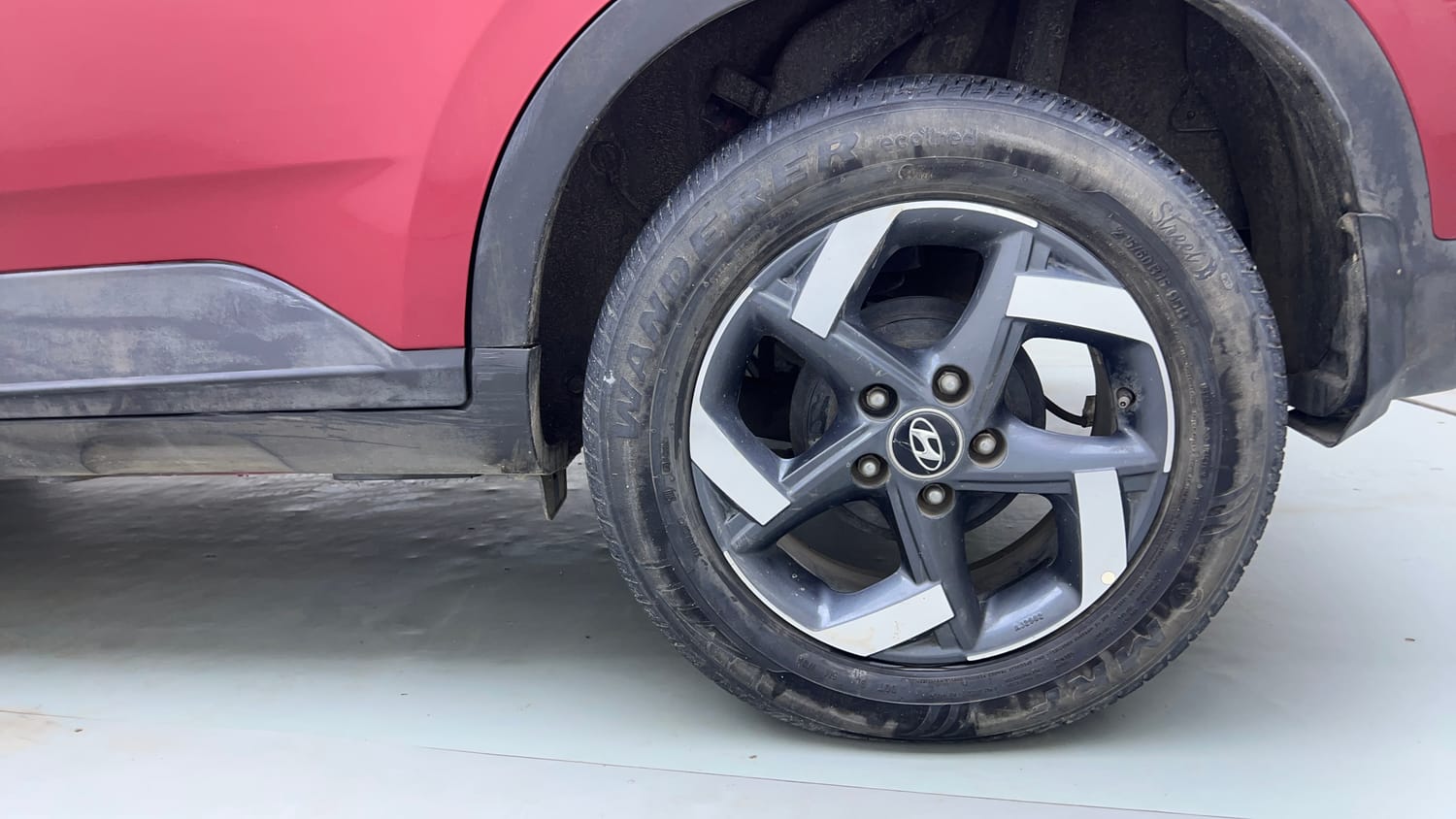 Used 2019 Hyundai Venue SX Plus 1.0 Turbo DCT Petrol Automatic tyres LEFT REAR TYRE RIM VIEW