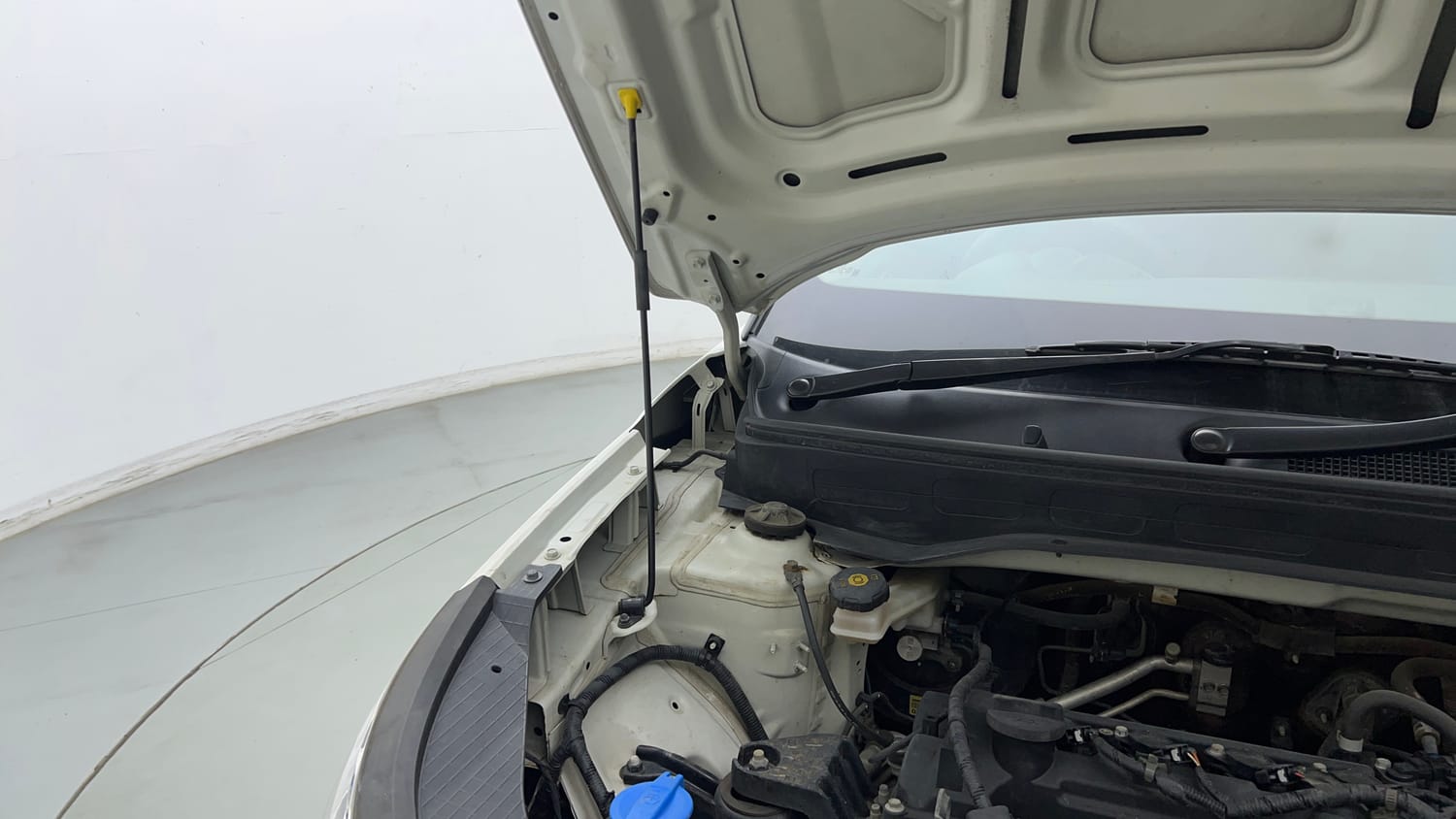 Used 2021 Hyundai Venue S 1.2 Petrol Petrol Manual engine ENGINE RIGHT SIDE HINGE & APRON VIEW