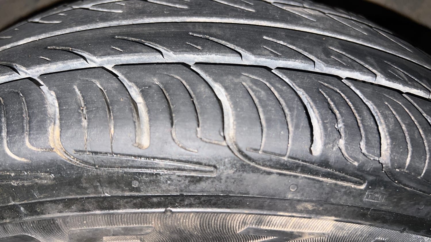 Used 2012 Hyundai i10 Era 1.1 iRDE2 Petrol Manual tyres RIGHT FRONT TYRE TREAD VIEW