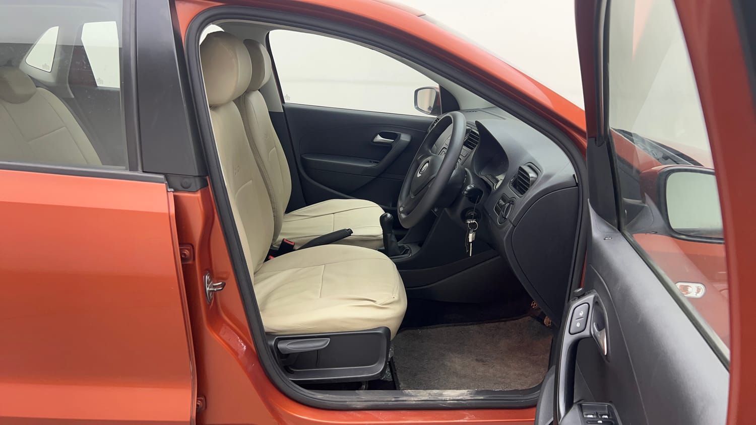 Used 2016 Volkswagen Polo Comfortline 1.2L (P) Petrol Manual interior RIGHT SIDE FRONT DOOR CABIN VIEW