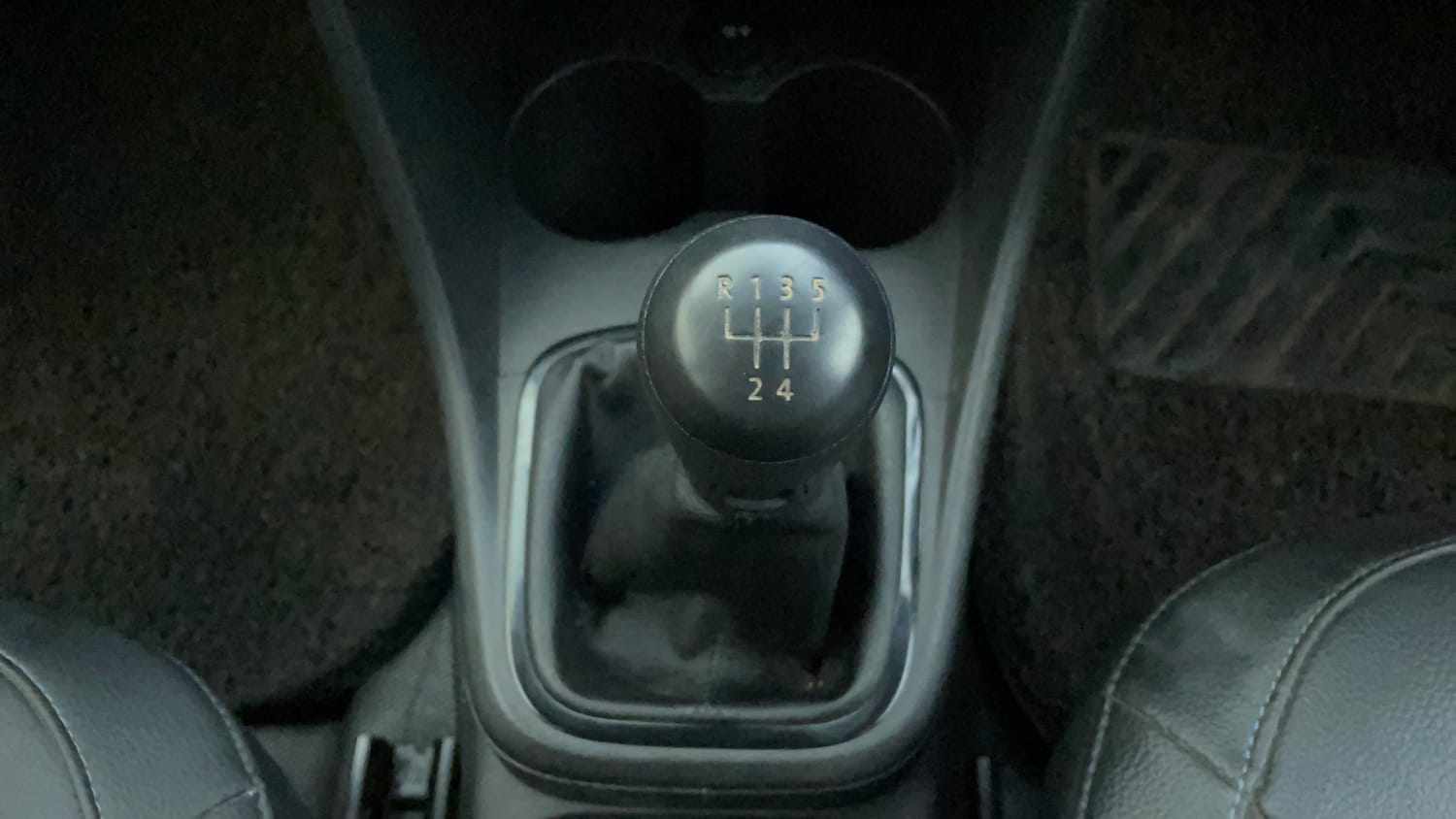 Used 2017 Volkswagen Ameo Comfortline 1.2L (P) Petrol Manual interior GEAR  KNOB VIEW