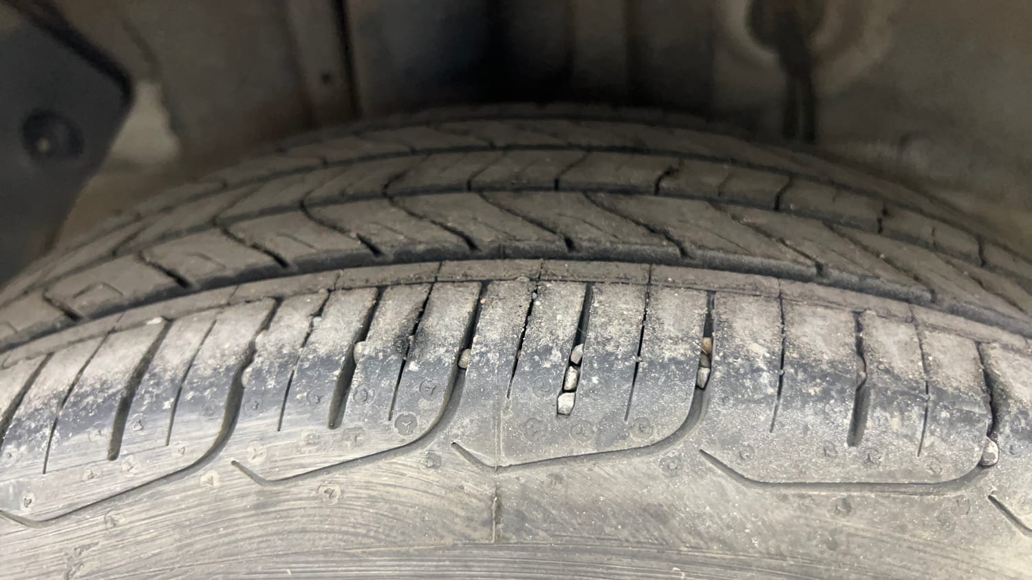 Used 2017 Hyundai Elite i20 Asta 1.2 (O) Petrol Manual tyres RIGHT REAR TYRE TREAD VIEW