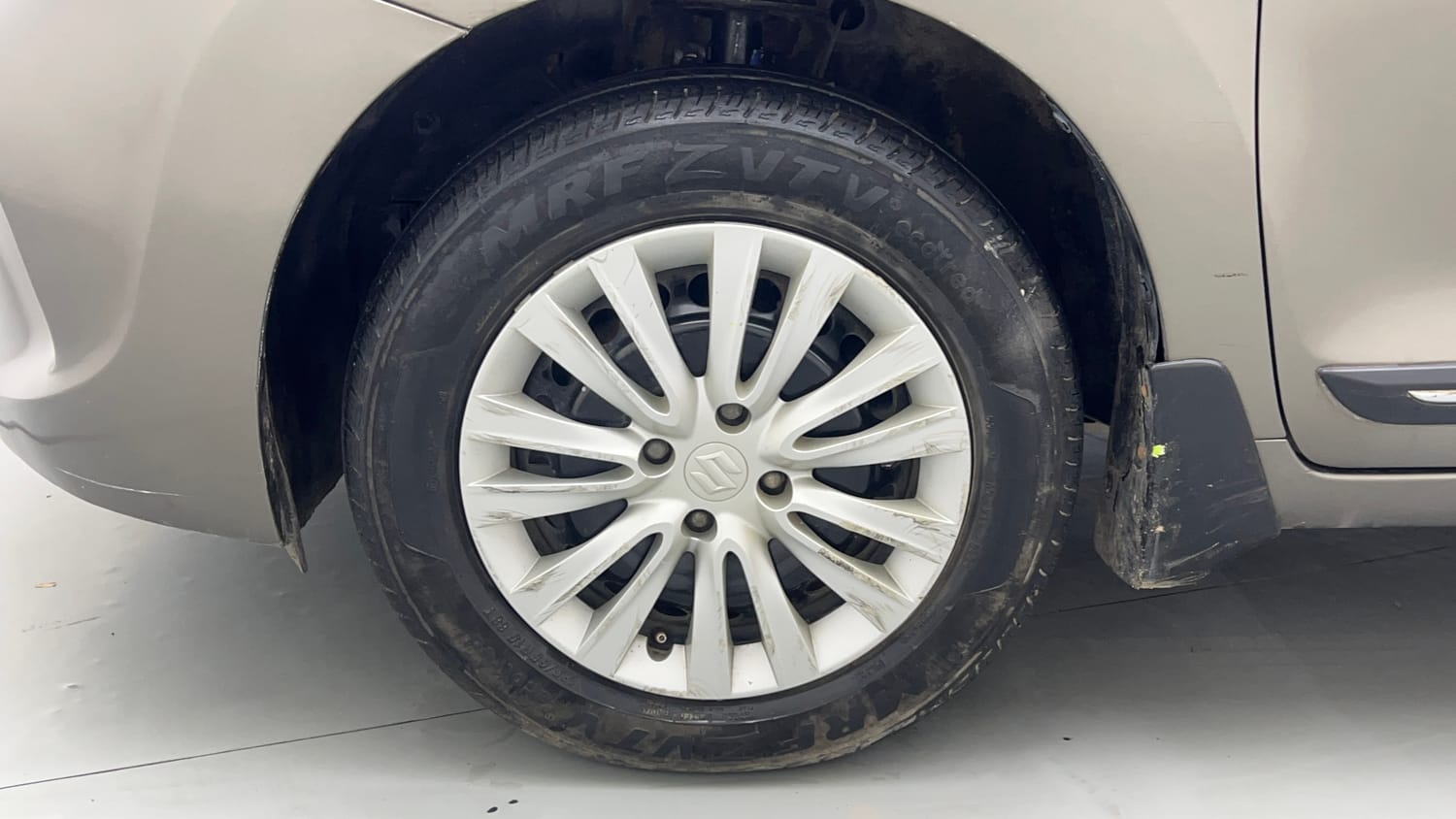 Used 2020 Maruti Suzuki Baleno Delta Petrol Manual tyres LEFT FRONT TYRE RIM VIEW