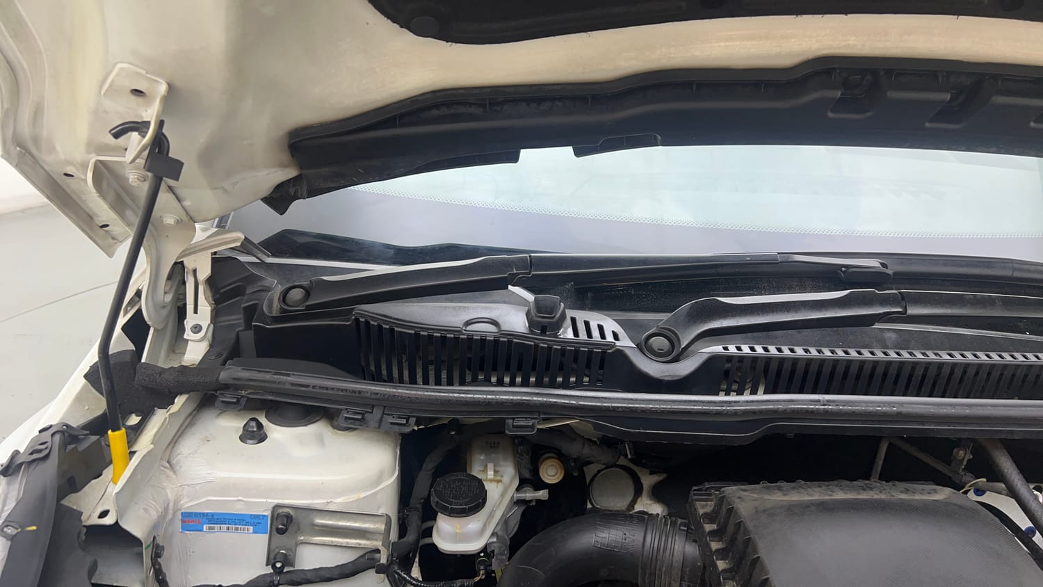 Used 2022 Tata Nexon XZA Plus (HS) Petrol Automatic engine ENGINE RIGHT SIDE HINGE & APRON VIEW