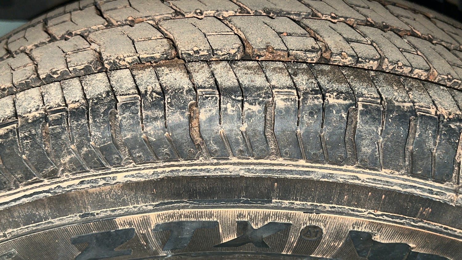 Used 2019 Renault Kwid CLIMBER 1.0 Petrol Manual tyres RIGHT REAR TYRE TREAD VIEW